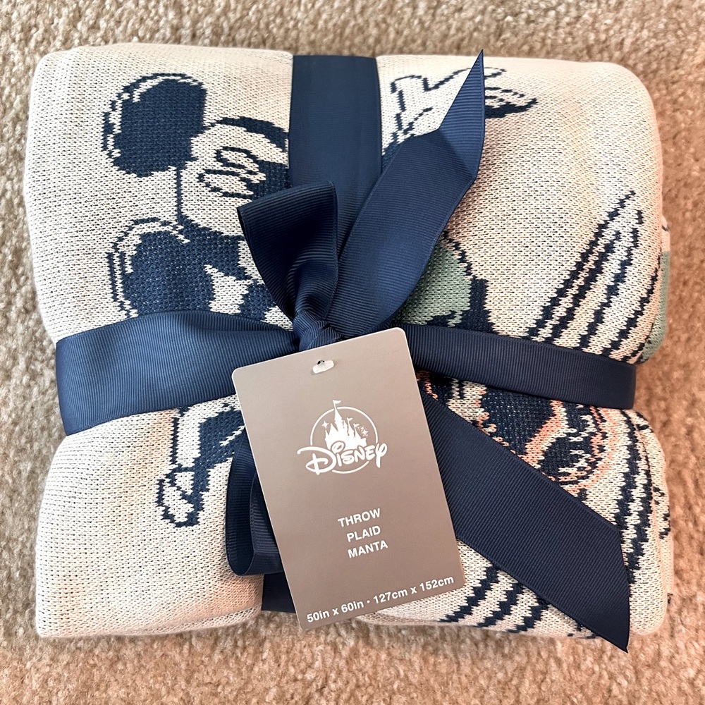 Disney Parks Mickey and Minnie Navy and Cream Throw Blanket